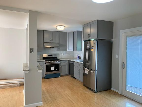 2nd image of 3029 Hickory Grove Ct