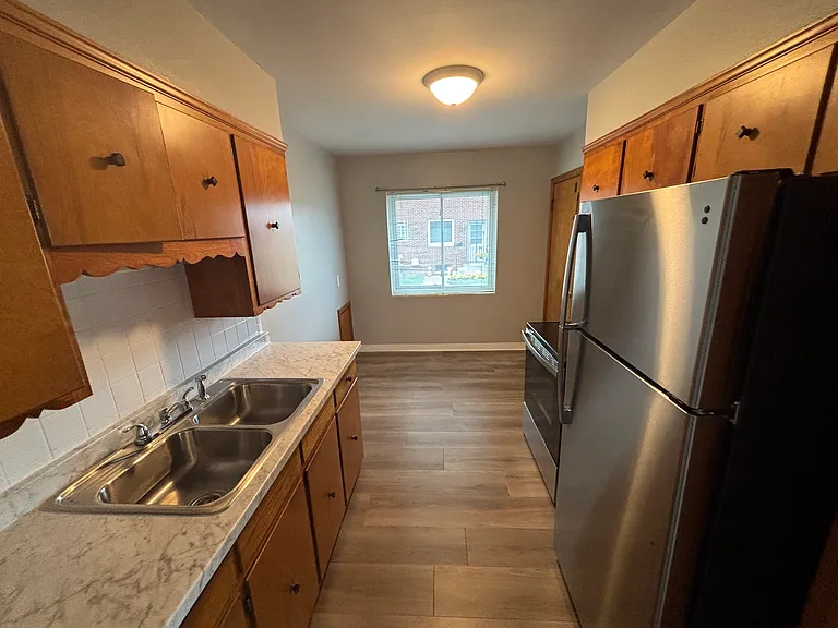 564 E Paige Ave #564 — Photo 3