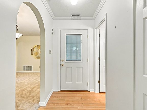 2nd image of 200 Huckleberry Ct