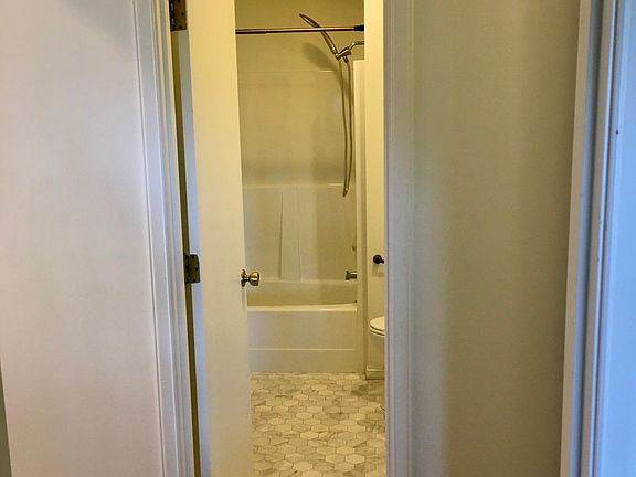 5th image of 840 Cherry Ave NE