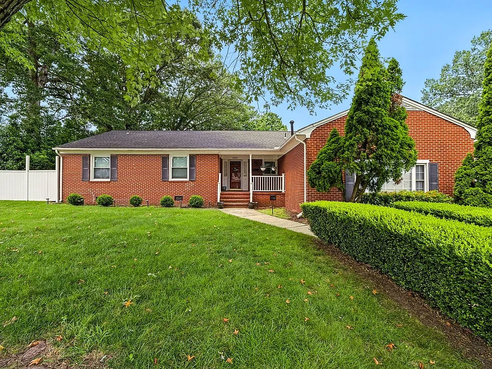 1757 Lafayette Dr