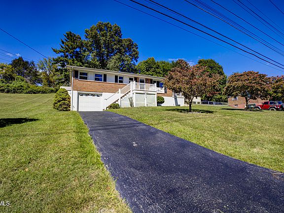 3rd image of 432 Wyandotte Rd