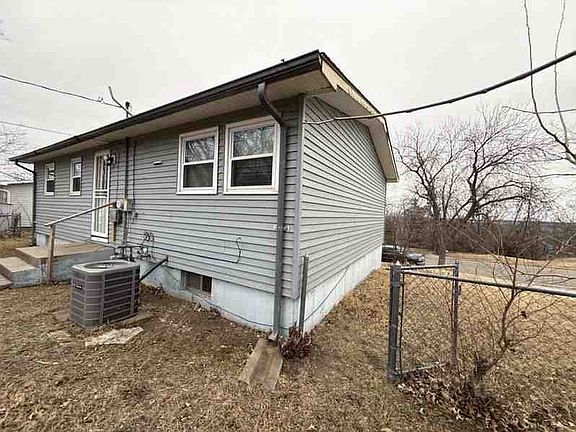 3rd image of 1320 Rockwell Dr