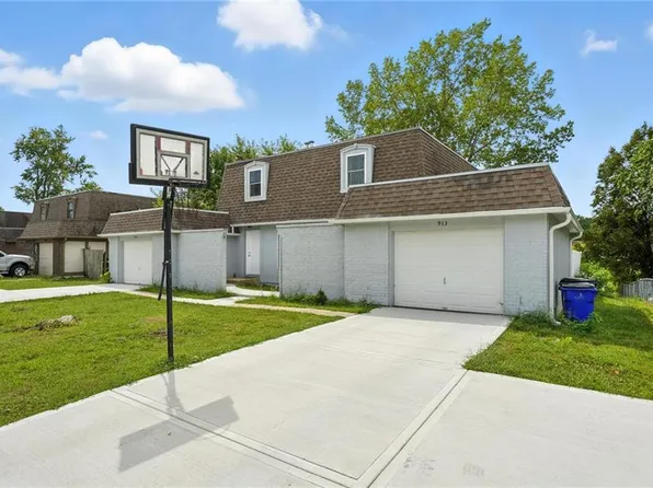 915 S Lindenwood Dr, Olathe, KS 66062