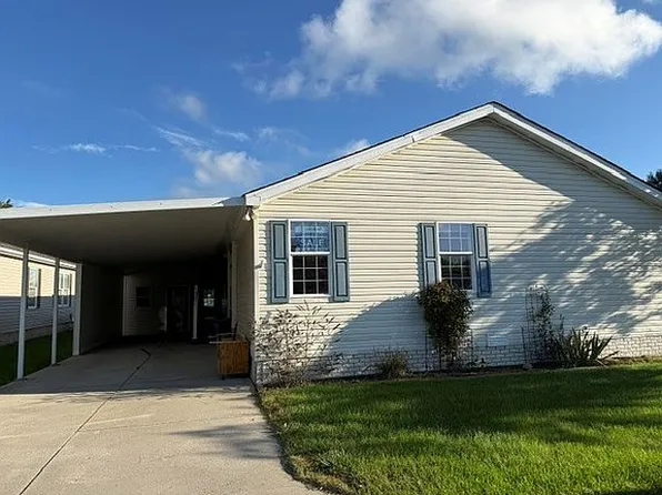 6217 Square Lake Dr, Smiths Creek, MI 48074