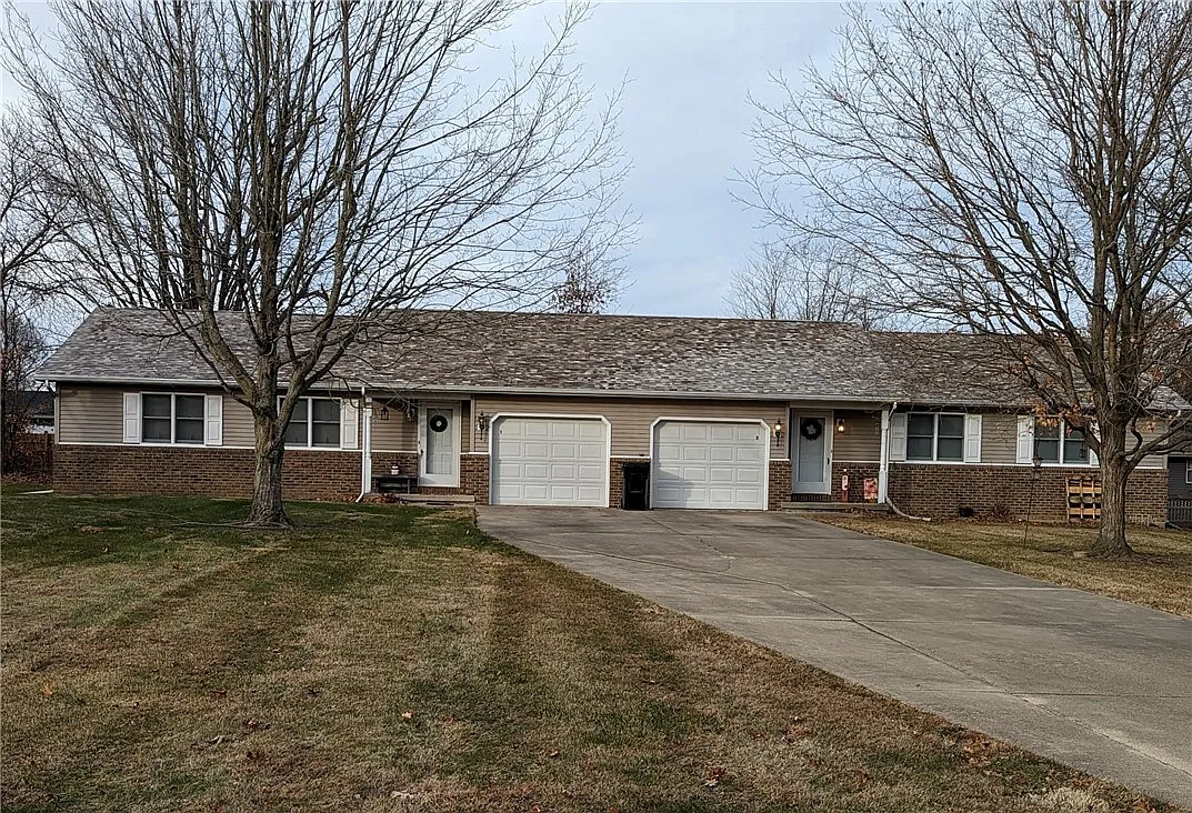 908 Oakcrest Dr photo 1