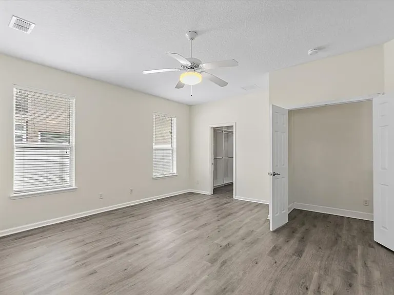 8884 Hampton Landing Dr E — Photo 16