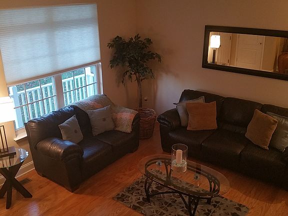 4th image of 400 East Ave