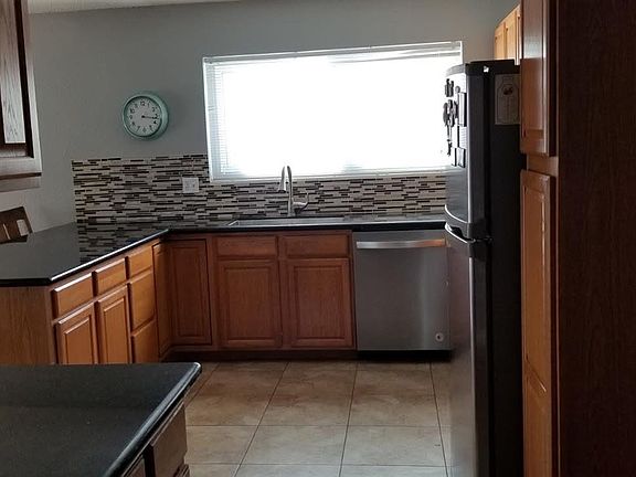 4th image of 220 Hacienda Ln