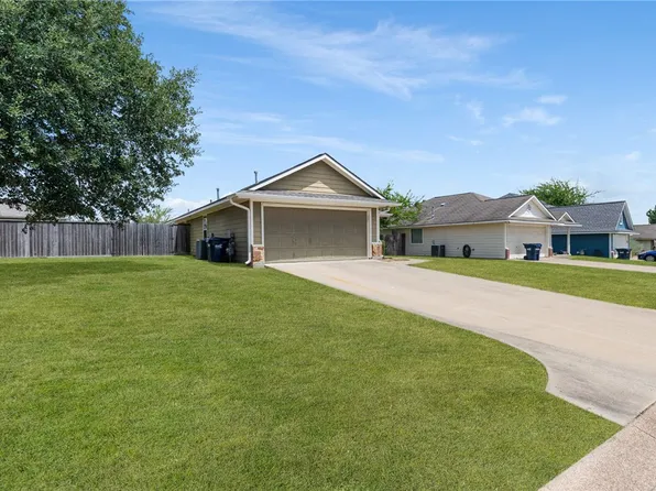 3927 Tranquil Path Dr, College Station, TX 77845