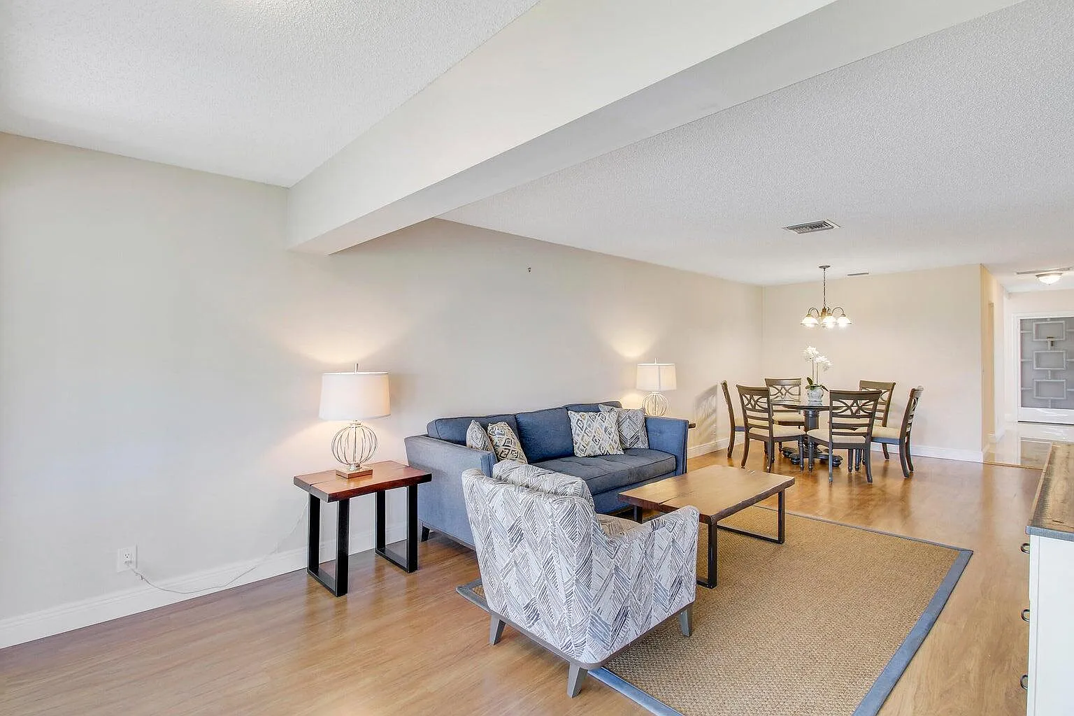 2 bed, 2.0 bath, 1084 sqft, $2,200 — Photo 2