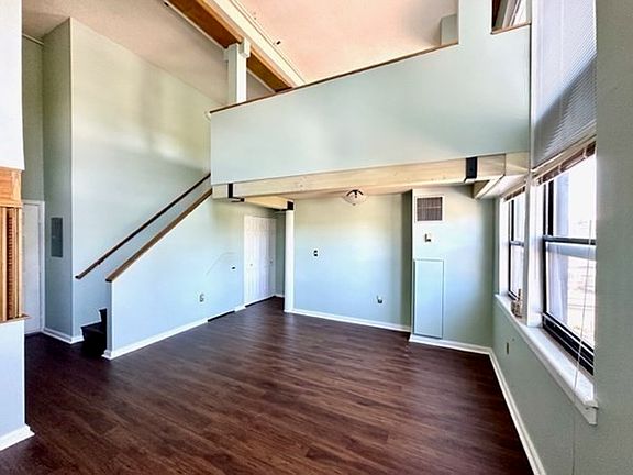 4th image of 33 Maplewood Ave APT 215