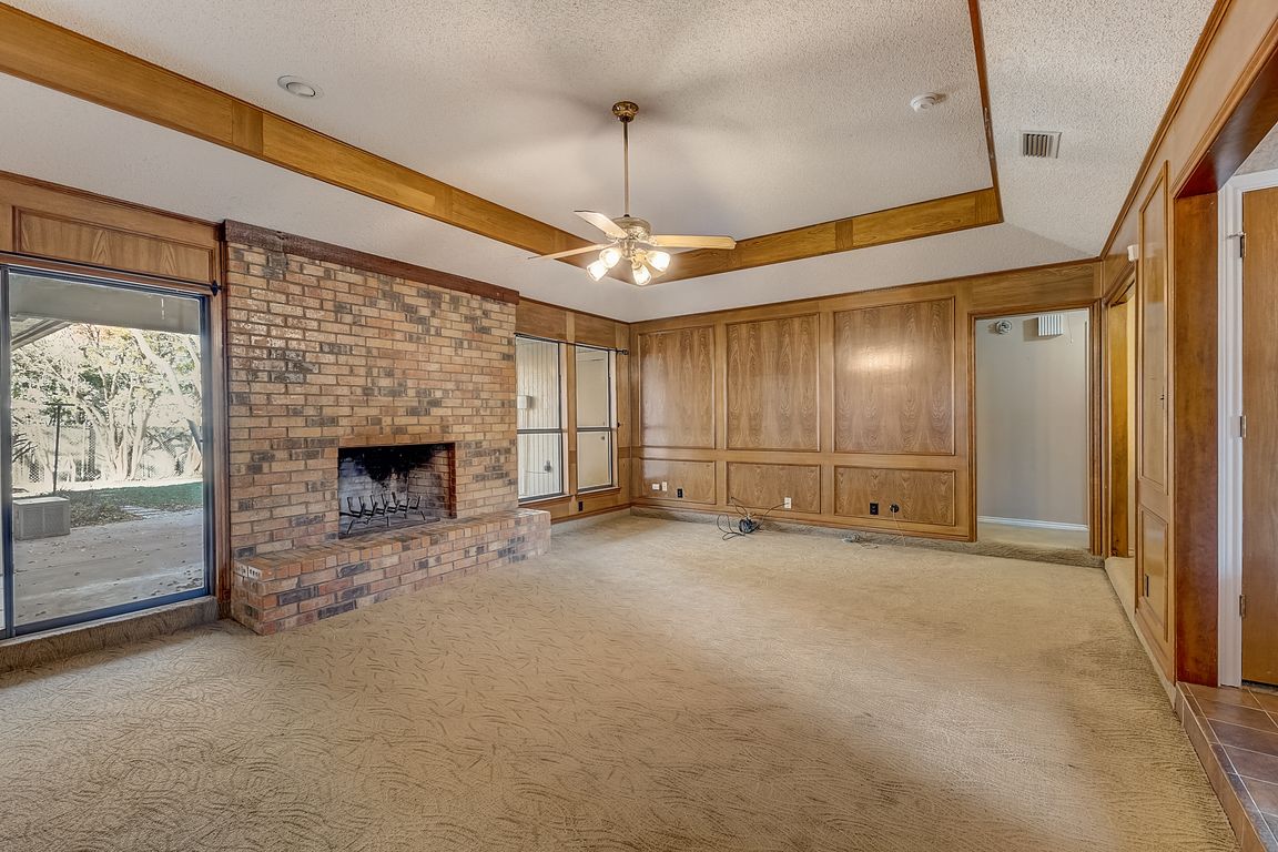 2233 Farrington Ln, Hurst, TX 76054 MLS 20485451 Zillow