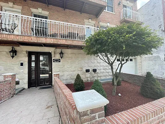 Rented by Compass | media 18