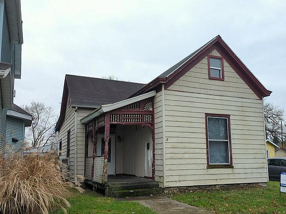 2nd image of 221 W 11th St