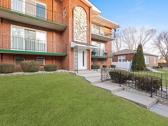 4th image of 9609 S Komensky Ave APT 203