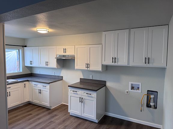 3rd image of 433 S Kern Ave