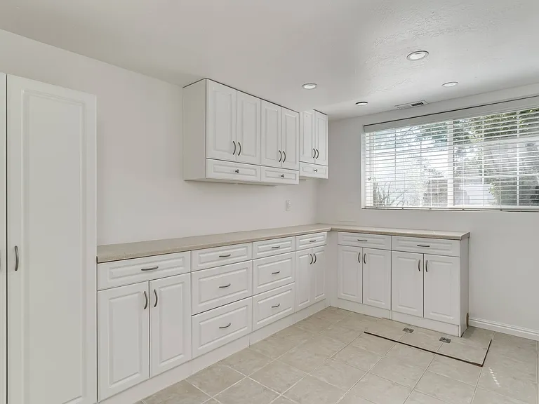 2519 S 1400 W — Photo 19