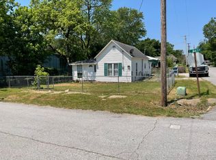 201 3rd Ave SW, Gravette, AR 72736