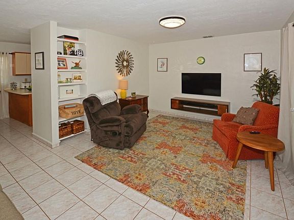 3rd image of 591 41st Ave NE