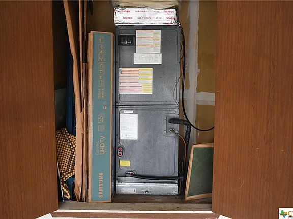 4th image of 2107 Corona Dr