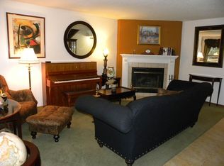 16 Raleigh Dr, Halfmoon, NY 12065