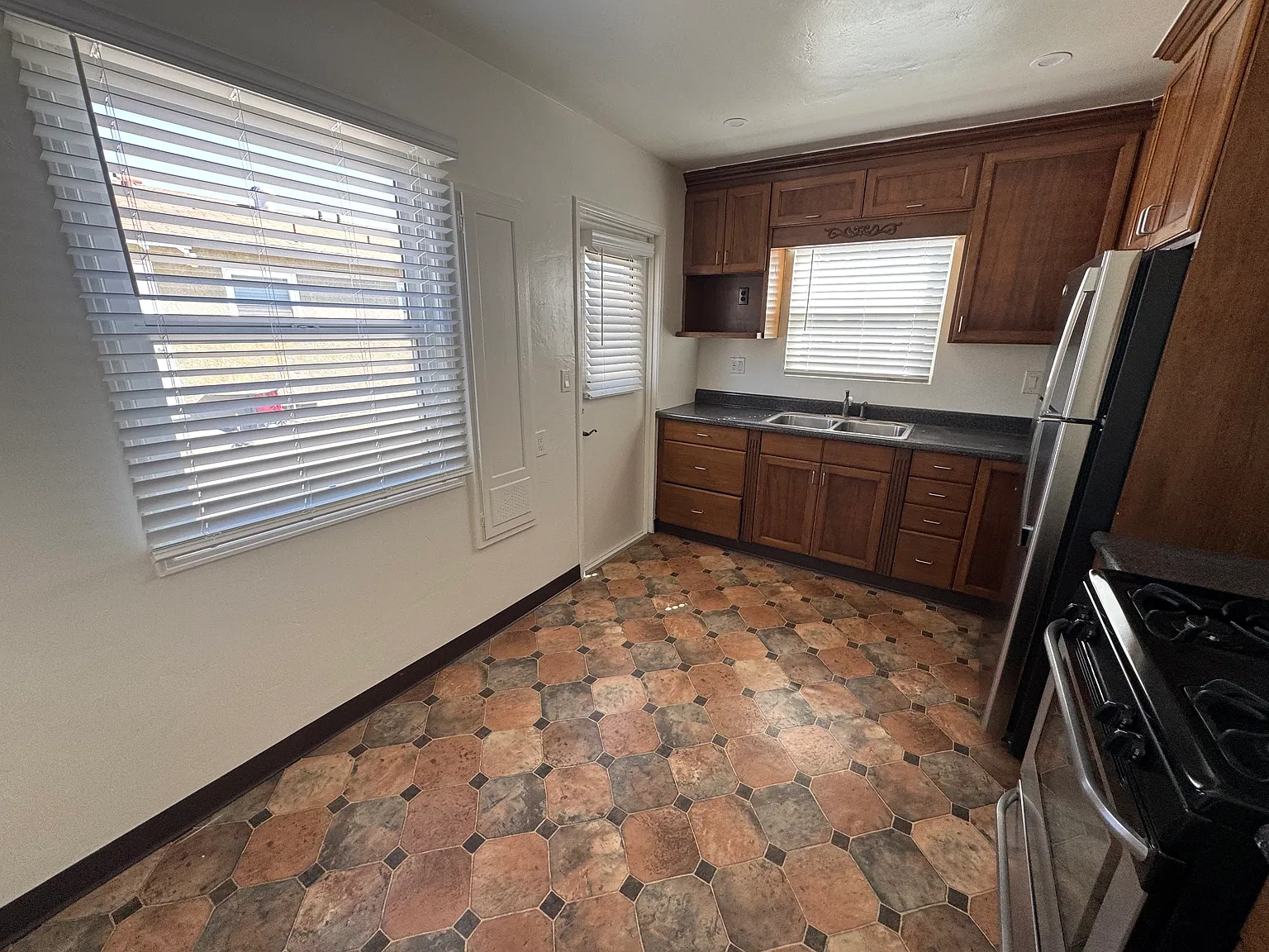 2 bed, $1,895 — Photo 2