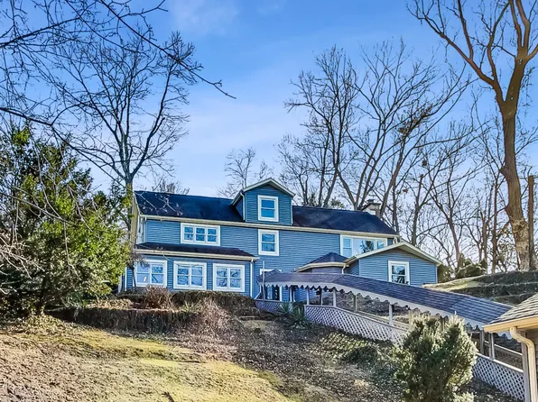 12 Hillcrest Rd, Ogden Dunes, IN 46368