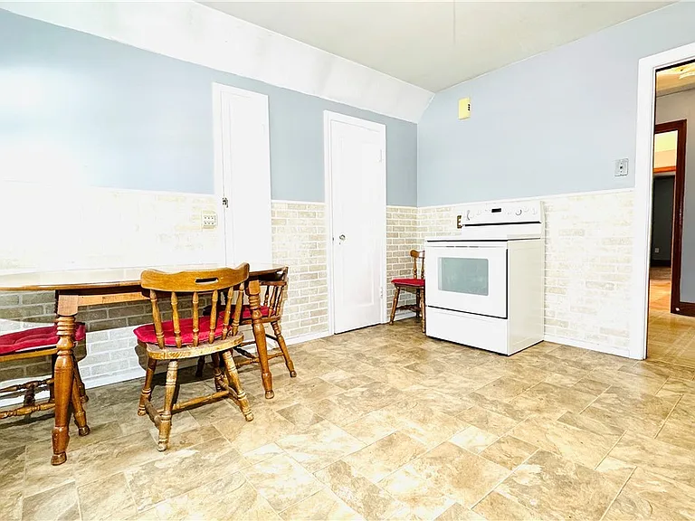 2498 Woodlawn Ave #UPPER — Photo 8