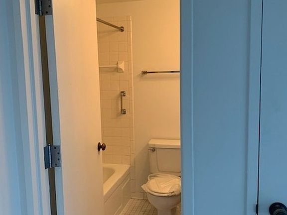 4th image of 141 Fulton Ave #Cvt-810