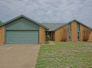 2825 Countrywood Ln, Edmond, OK 73012