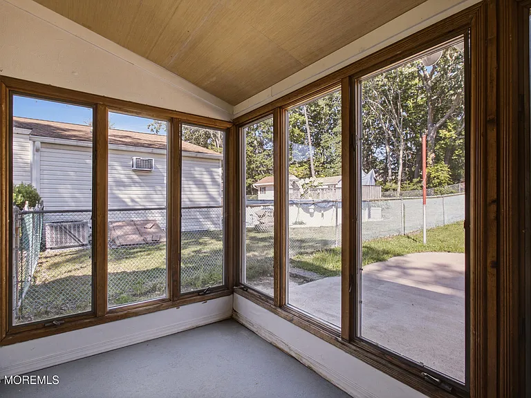 328 Aldrich Rd — Photo 7