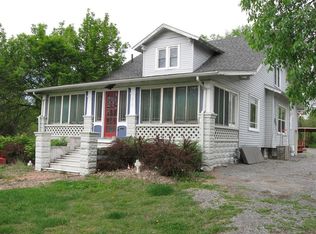 819 S Division St, Carterville, IL 62918
