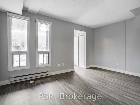 2 Blackthorn Ave #17, Toronto, ON M6N 3H5