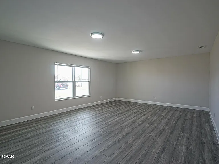 410 S Star Ave — Photo 9