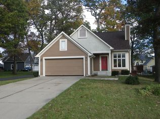 14339 Swanee Beach Dr, Fenton, MI 48430