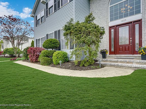2nd image of 1225 Wilkinson Dr