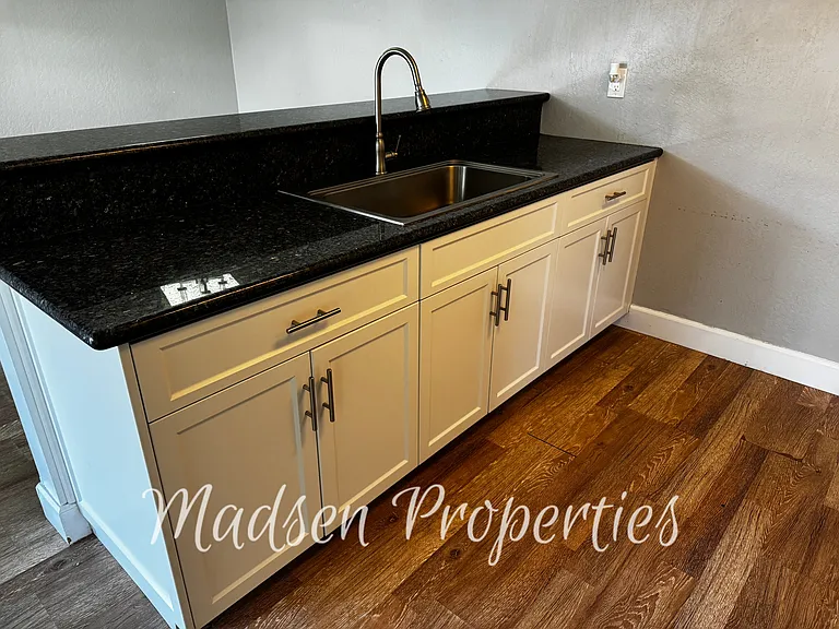 2925 Godman Ave #15 — Photo 10
