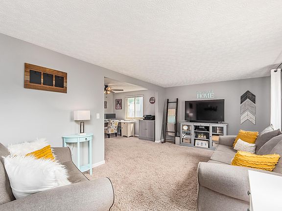 2nd image of 7276 Saddletree Ct