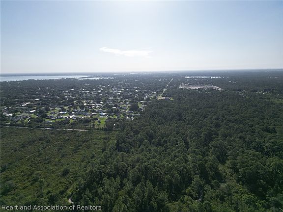 5th image of 2215 Daffodil Ave