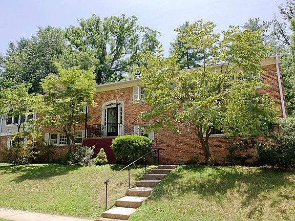 2nd image of 2722 N Upshur St