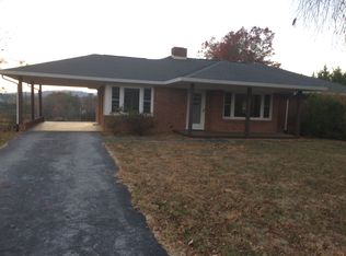 935 Pilot Mountain Rd, Hendersonville, NC 28792