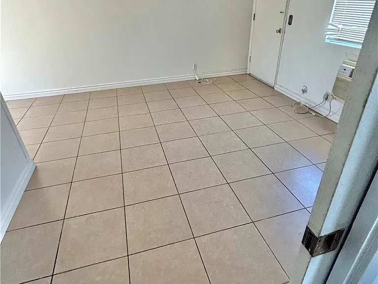 1955 E Devonshire Ave #1955 — Photo 3