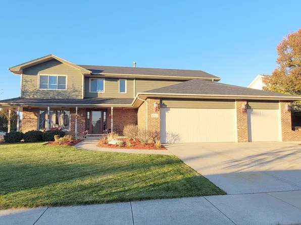 8560 Hollybrook Ln, Tinley Park, IL 60487