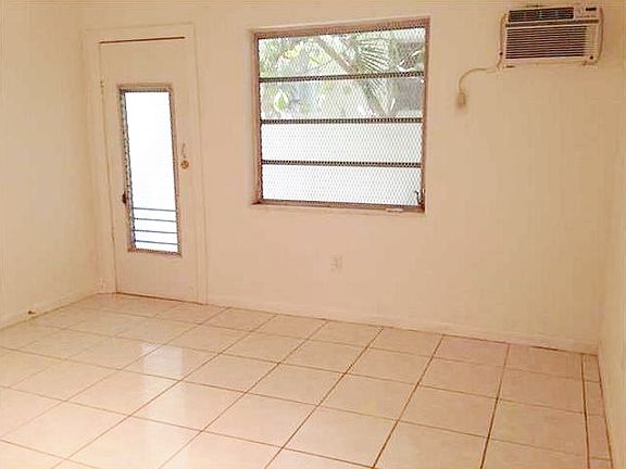 5th image of 919 Michigan Ave APT 8