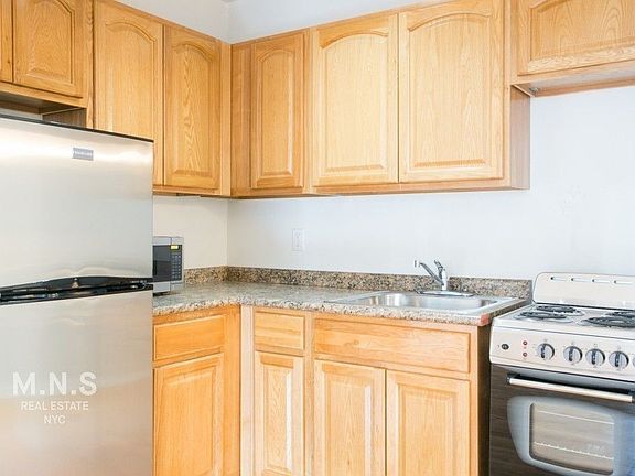 3rd image of 309 W 30th St APT 6A