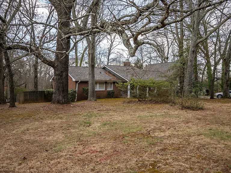 1380 Chestnut Hill Rd — Photo 8