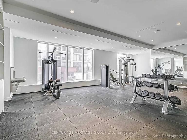 33 Helendale Ave #1011 — Photo 12