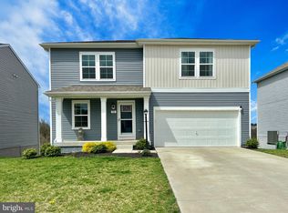 90 Stager Ave, Falling Waters, WV 25419