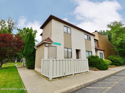 15 Sea Breeze Ln, Staten Island, NY, 10307